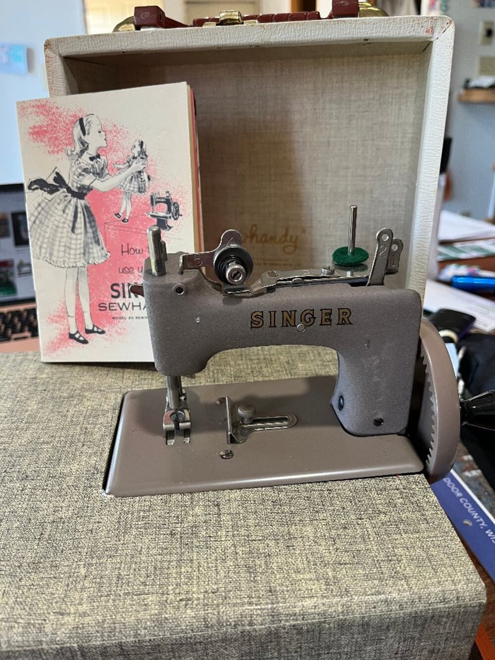 Vintage (1950's) Singer Sew Handy - Child's Sewing Machine w/case